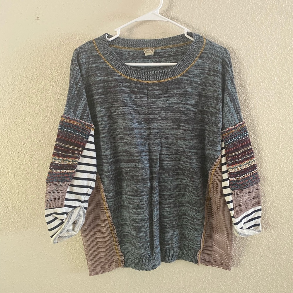 Gimmicks by BKE Sweater